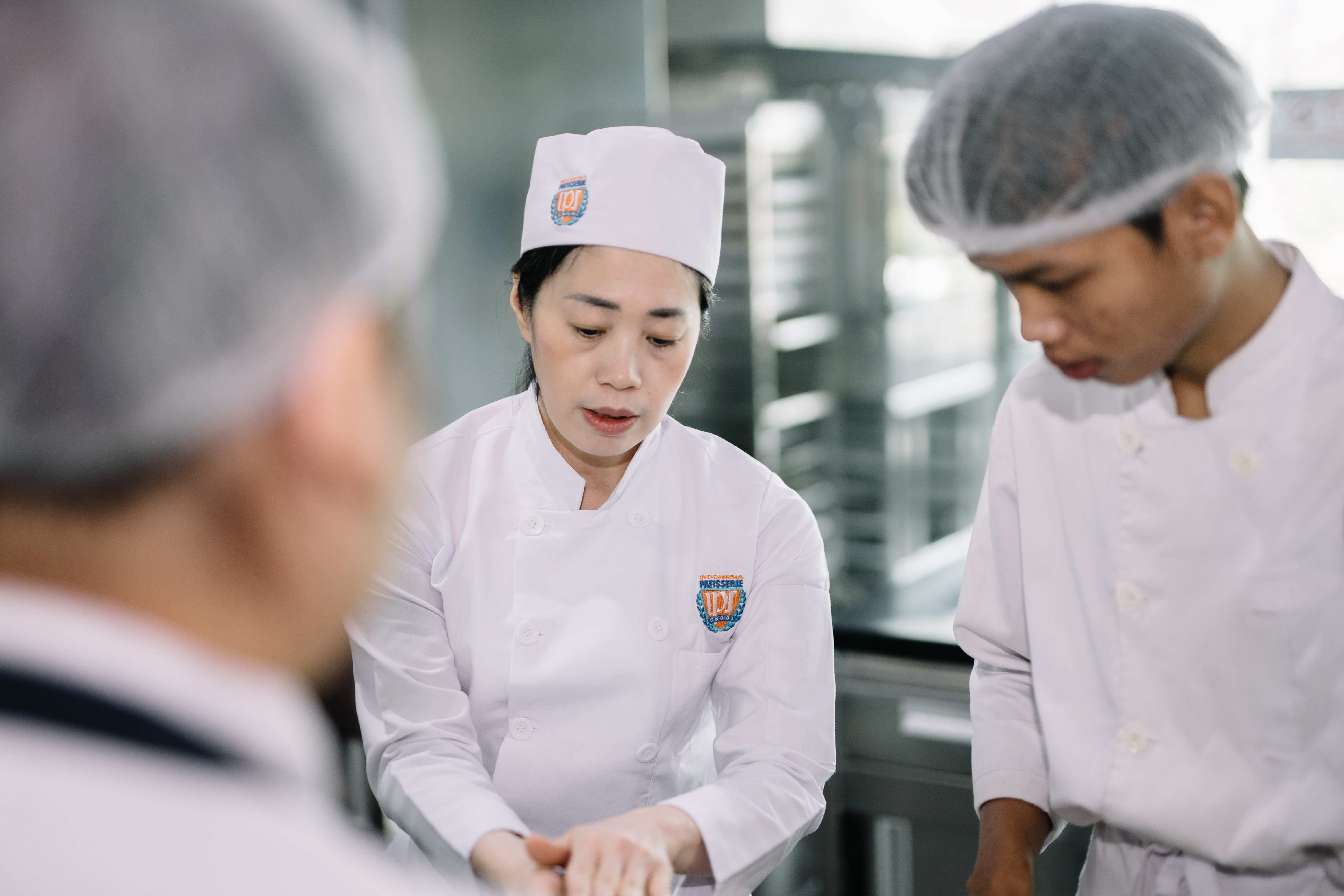 Mahasiswa ABKIG praktik di dapur profesional